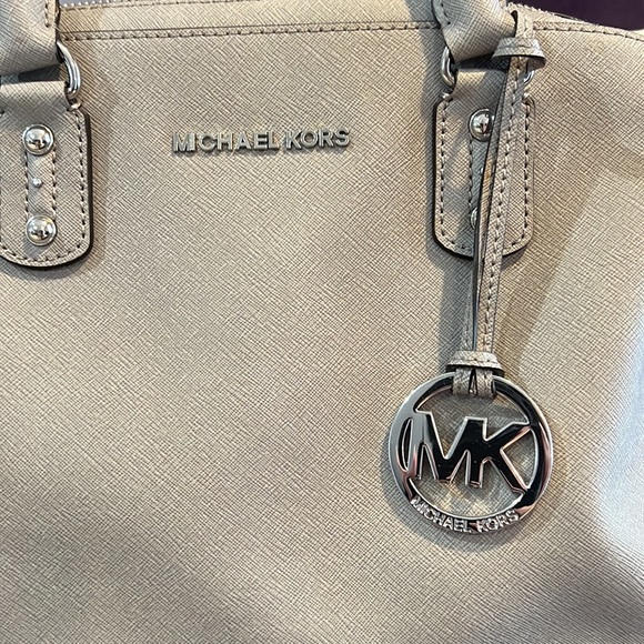Michael Kors gray handbag with strap. Great condition 12 1/2 by 9 1/2 when close - Picture 2 of 11